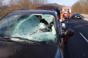 Polizeidirektion Montabaur: POL-PDMT: Nachtragsmeldung
Schwerer Verkehrsunfall auf der Nistertalstraße durch verlorene Eisplatte