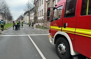 Feuerwehr Dortmund: FW-DO: Defekte Gasleitung sorgt für Straßensperrung am Ostentor