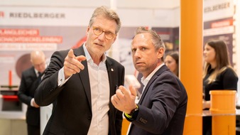 REHAU Industries SE & Co. KG: REHAU präsentiert nachhaltige Innovationen auf der IFAT 2024 - Besuch vom Bayerischen Staatsminister für Umwelt und Verbraucherschutz