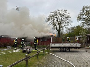 FW-AUR: Parzelle in Flammen