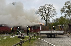 Freiwillige Feuerwehr Aurich: FW-AUR: Parzelle in Flammen