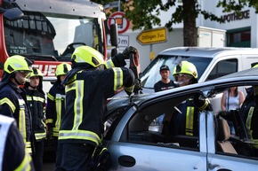 FW Wenden: Verkehrsunfall auf Kirmesgelände: Rettungskräfte üben unangekündigt den Ernstfall