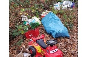 Polizeidirektion Bad Segeberg: POL-SE: Heist - Abfallablagerung im Wald