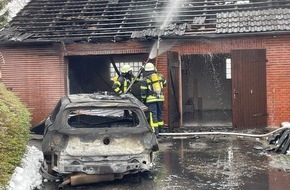 Kreisfeuerwehr Rotenburg (Wümme): FW-ROW: Garage gerät in Brand - Feuerwehr kann übergreifen auf Mehrfamilienhaus verhindern