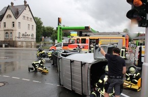 Polizei Hagen: POL-HA: Kastenwagen landet nach Unfall auf der Seite
