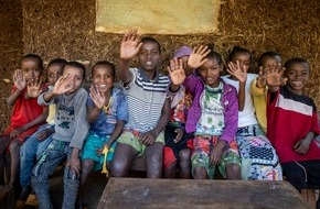 Stiftung Menschen für Menschen: 10 Jahre HIGH FIVE 4 LIFE: Die junge Initiative von Menschen für Menschen feiert Jubiläum