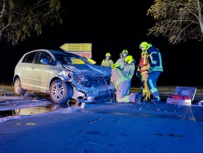 FW-OLL: Mobiltelefon alarmiert Rettungskräfte zu Verkehrsunfall mit drei verletzten Personen