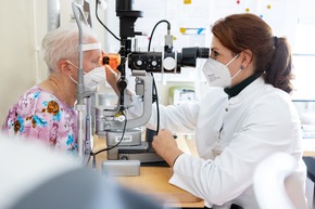 Augenklinik im Helios Klinikum Berlin-Buch behandelt Aderhautmelanome gezielt mittels Rutheniumapplikator