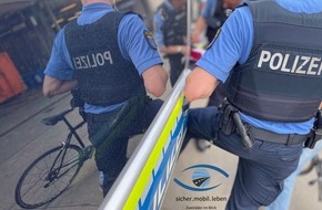 Polizeipr&auml;sidium Nordhessen - Kassel: POL-KS: Zweiradkontrollen auf dem Kasseler K&ouml;nigsplatz: Polizei Nordhessen beteiligt sich an Aktionstag "Zweir&auml;der im Blick"