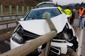 Polizeidirektion Pirmasens: POL-PDPS: Münchweiler / Unfall mit Folgen - Verursacher flüchtet