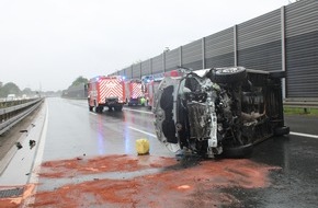 Polizei Düsseldorf: POL-D: Meldung der Autobahnpolizei - Verkehrsunfall auf der A 42 bei Essen - Fahrer verliert Kontrolle über Transporter und überschlägt sich - Vollsperrung