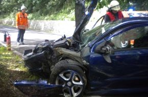 Polizeiinspektion Hameln-Pyrmont/Holzminden: POL-HM: Junge Autofahrerin schwer verletzt