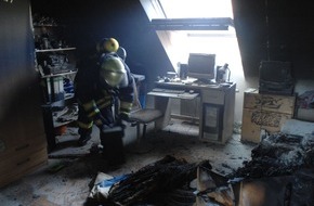 Feuerwehr Essen: FW-E: Bewohner hält Brand im Dachgeschoß klein