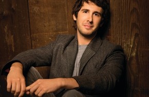 Warner Music Group Germany: Josh Groban / Live beim Duell der Box-Giganten Wladimir Klitschko und Francesco Pianeta am 4. Mai in der Mannheimer SAP-Arena! (BILD)