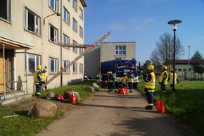 THW-HH MV SH: Verletzte Personen und unklare Gefahren - 250 Einsatzkräfte übten in Basepohl