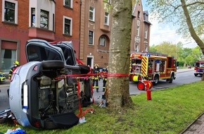 Feuerwehr Gelsenkirchen: FW-GE: Eine verletzte Person nach Pkw-Kollision in Gelsenkirchen-Altstadt