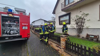 Feuerwehren VG Westerburg: FW VG Westerburg: Gemeldeter Gebäudebrand in Halbs entpuppt sich als Kaminbrand