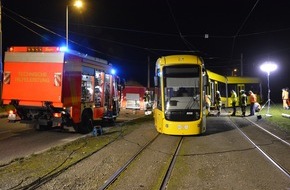 Feuerwehr Mülheim an der Ruhr: FW-MH: Entgleiste Straßenbahn sorgt für aufwendigen Feuerwehreinsatz