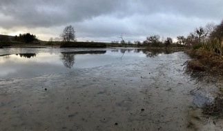 Heinz Sielmann Stiftung: PM Winterung abgeschlossen: Teich bei RhuÌden wird wieder mit Wasser befuÌllt