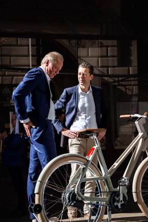 Bike Mobility Services und Volkswagen Financial Services bauen ihre strategische Partnerschaft aus und erweitern damit ihr Mobilitätsangebot in Europa und in den USA