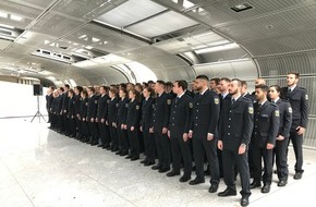 Bundespolizeidirektion Flughafen Frankfurt am Main: BPOLD FRA: Neue Führungskräfte - Bundespolizei am Flughafen Frankfurt am Main vereidigt 76 Polizeikommissare