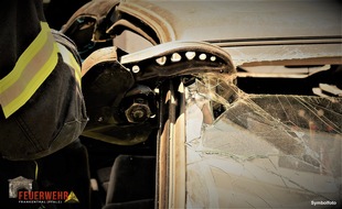 Freiwillige Feuerwehr Frankenthal: FW Frankenthal: Vier Leichtverletzte bei schwerem Verkehrsunfall - Feuerwehren Ludwigshafen und Frankenthal gemeinsam im Einsatz