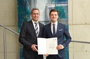 MCI Austria: MCI-Absolvent mit Staatspreis für herausragende Masterarbeit ausgezeichnet - BILD