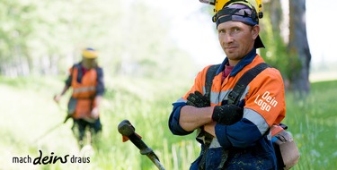 DRESSCUE GmbH: Außenwerbung anders gedacht: Outfits mit Markenbotschaften