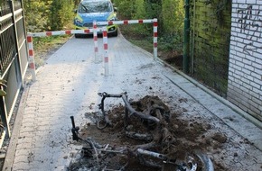 Kreispolizeibehörde Kleve: POL-KLE: Weeze / Roller gerät in Brand - Besitzer und Zeugen gesucht