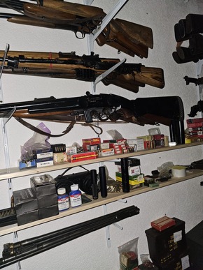 POL-W: W/RS Weiterer versteckter Raum entdeckt - Gemeinsame Presseerklärung von Staatsanwaltschaft und Polizei Wuppertal