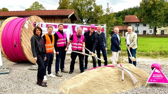 Deutsche Telekom AG: Telekom startet Glasfaserausbau in Waging am See