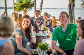 Ostsee-Holstein-Tourismus e.V.: Familienfeiern am Strand: Sonne, Sand und Meer / Beach Lounges und Strandbars an der Ostsee Schleswig-Holstein für private Feiern mieten - Hochzeit, Geburtstag, Firmenfeiern exklusiv am Ostseestrand