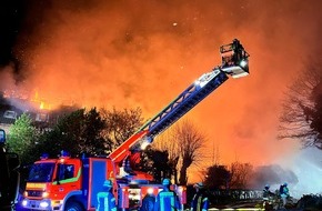 Polizeiinspektion Stade: POL-STD: Großfeuer vernichtet drei Gebäude in Dollern - ca. 2,5 Millionen Euro Sachschaden