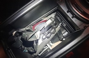 Bundespolizeidirektion München: Bundespolizeidirektion München: Bundespolizei sucht Bargeld und findet Waffen