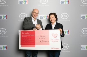 C&A Europe (cunda.de): C&A spendete 100.000 EUR an Hamburger Stiftung Mittagskinder / Stiftungsgründerin und Stiftungsvorstand Susann Grünwald nahm Spendenscheck entgegen