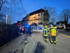 FW Horn-Bad Meinberg: Feuer in leerstehendem Gebäude - Brand konnte zügig gelöscht werden