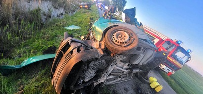 Polizeiinspektion Stade: POL-STD: Fünf zum Teil lebensgefährlich verletzte Fahrzeuginsassen bei Unfall in Drochtersen