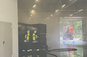 Feuerwehr Offenburg: FW-OG: Papierpresse brennt im R&eacute;e Carr&eacute;