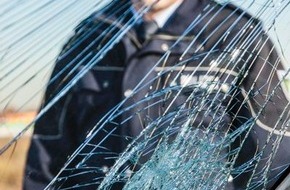 Polizei Rhein-Erft-Kreis: POL-REK: Stein zerstörte die Frontscheibe eines Autos - Bergheim