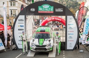 Skoda Auto Deutschland GmbH: SKODA Werksfahrer Tidemand gewinnt in Wales Saisonsieg Nummer zehn für SKODA in der WRC 2 (FOTO)