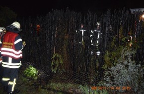 Polizeiinspektion Nienburg / Schaumburg: POL-NI: Thujahecken und Zaun brennen