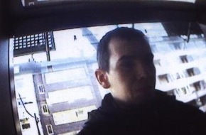 Polizei Düsseldorf: POL-D: Polizei fahndet mit Foto nach Taschendieb - Download im Anhang