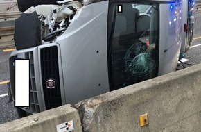 Polizeipräsidium Rheinpfalz: POL-PPRP: Verkehrsunfall mit umgekipptem PKW