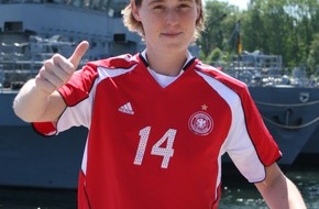 Presse- und Informationszentrum Marine: Deutsche Marine - Pressemeldung: Schleswigerin will erneut Weltmeistertitel im Militärfrauenfußball holen - Siri Thomsen ist einzige Marineangehörige im Fußballkader