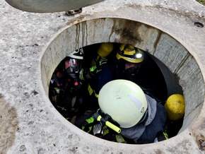 FW Hünxe: Zusammenarbeit stärken - Feuerwehr und THW üben an Bundesschule in Hoya