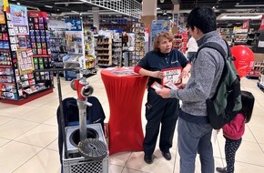 Feuerwehr Weinheim: FW Weinheim: Weinheimer Feuerwehr feiert erfolgreichen Kick-off ihres ersten Sammelalbums