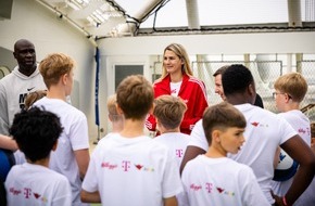 AIDA Cruises: Aktuelle Pressemeldung: Kurz vor der Frauen-WM: Basketball-Prominenz zu Gast auf AIDAperla
