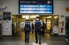 Bundespolizeidirektion München: Bundespolizeidirektion München: Polizeicomputer schlägt fünfmal an/ Bundespolizei vollstreckt einen Tag alten Haftbefehl