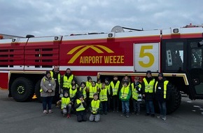 Freiwillige Feuerwehr Kranenburg: FW Kranenburg: Kranenburger Kinderfeuerwehr besuchte Flughafenfeuerwehr