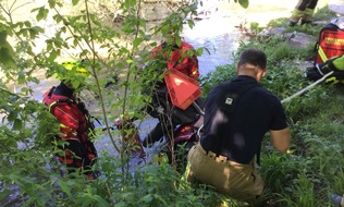 Feuerwehr Paderborn: FW Paderborn: "Person im Wasser" am Zusammenlauf der Alme und Lippe in Schloss Neuhaus